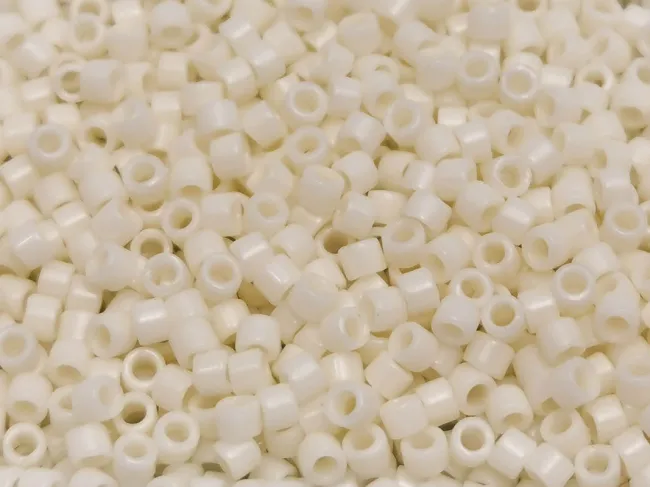 Miyuki delica 11/0 Opaque Ivory (5g)