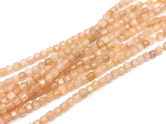 Sirag Piatra Lunii Piersica cub microfatetat 2x2mm