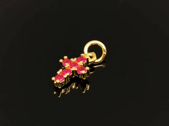 Charm cruce din cubic zirconia auriu 12x7mm fucsia