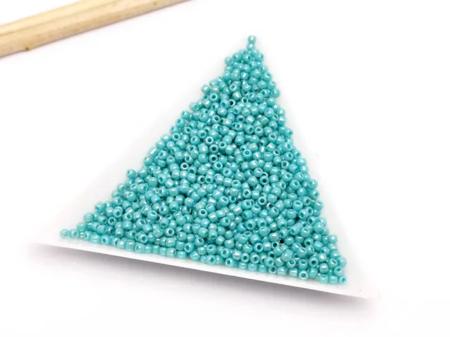 Toho rotunde 11/0 opaque rainbow turquoise (5g)