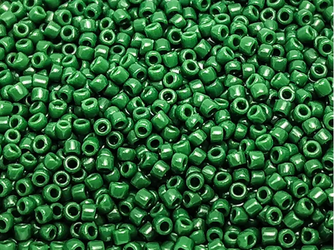 Toho rotunde 15/0 opaque pine green (5g)