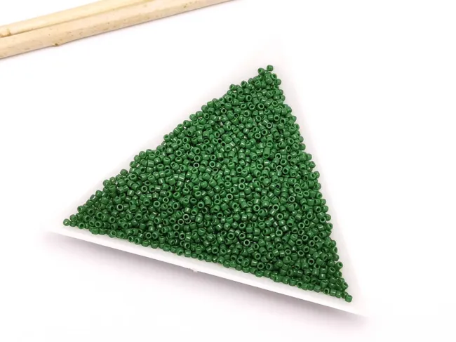 Toho rotunde 15/0 opaque pine green (5g)