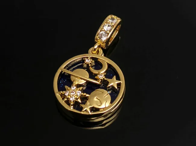 Charm luna si stele din cubic zirconia cu rasina auriu 25x15mm