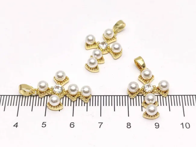 Charm cruce din cubic zirconia cu perle auriu 23x15mm