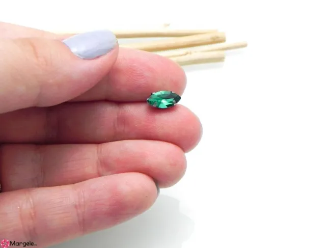 Distantier montee cu rhinestone de cristal 12x6mm emerald