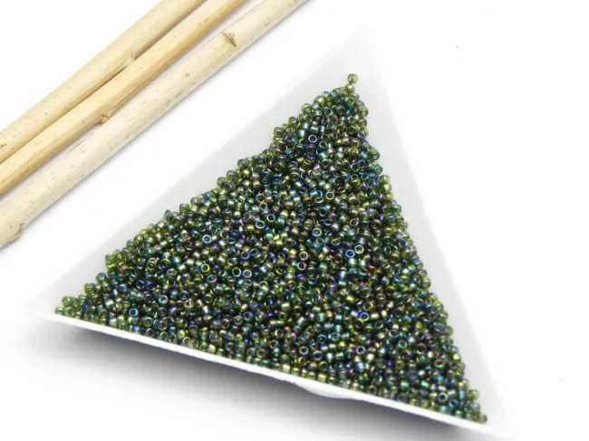 Toho rotunde 15/0 transparent rainbow olivine (5g)