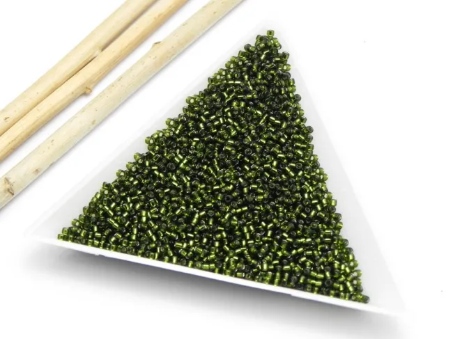 Toho rotunde 15/0  silver line olivine (5g)