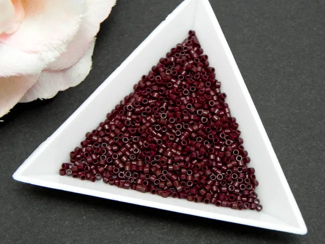 Miyuki delica 11/0 opaque currant (5g)
