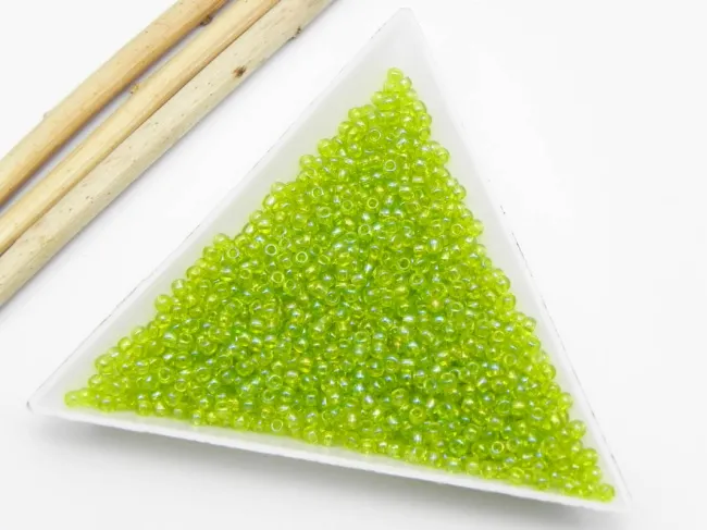 Toho rotunde 11/0 transparent rainbow lime green (5g)