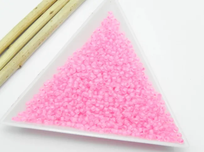 Toho rotunde 11/0 inside color crystal/neon carnation lined (5g)