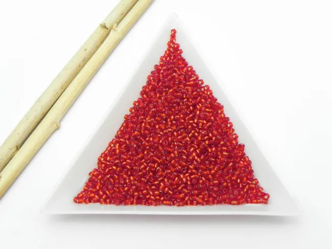 Toho rotunde 15/0 silver lined lt. siam ruby (5g)
