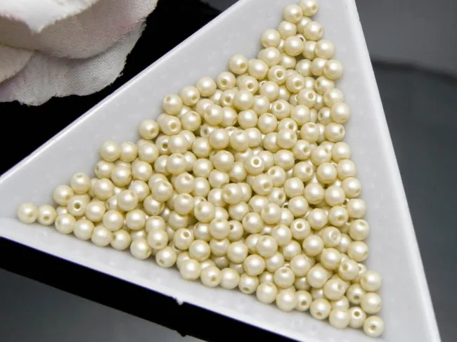 Perle cehia 3mm powder pastel beige (10buc)