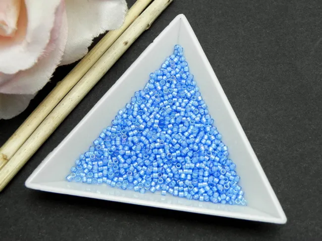 Miyuki delica 11/0 white lined sapphire ab (5g)