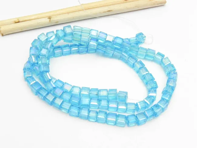 Margele cristal cub fatetat 4mm turcoaz AB (sirag)