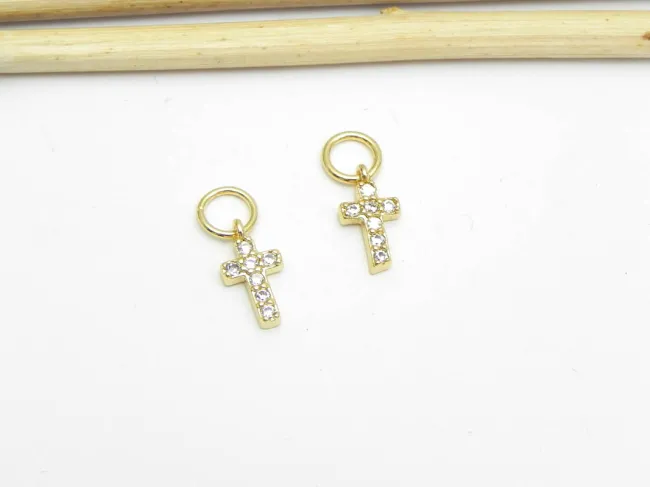 Charm cubic zirconia cruce 9x5mm auriu (1buc)