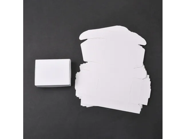 Cutiuta carton pentru bijuterii 8x6x2cm alb