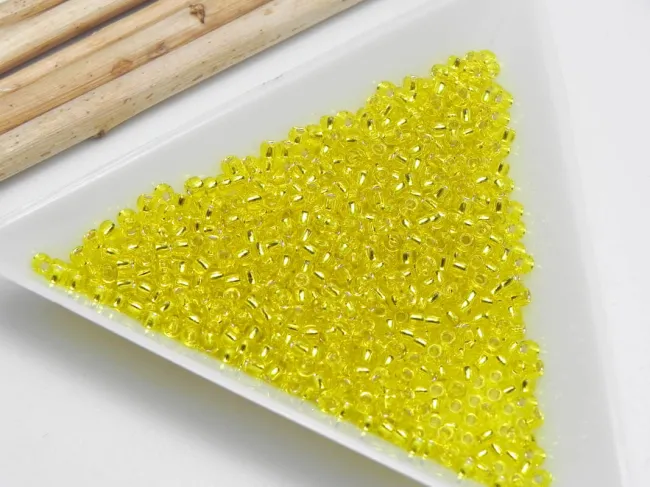 Toho rotunde 11/0 silver lined lemon (5g)