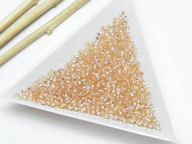 Toho rotunde 11/0 silver lined rosaline (5g)