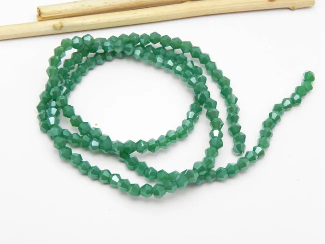 Margele cristal biconic 2x3mm verde opac lustered (sirag)