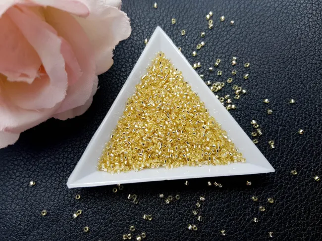 Miyuki delica 11/0 silver lined crystal ivory (5g)