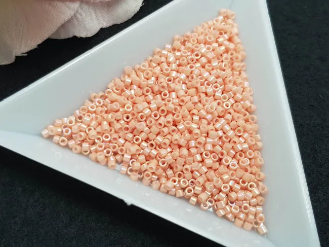 Miyuki delica 11/0 opaque peach luster (5g)