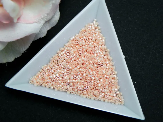 Miyuki delica 11/0 opaque lt.salmon ceylon (5g)