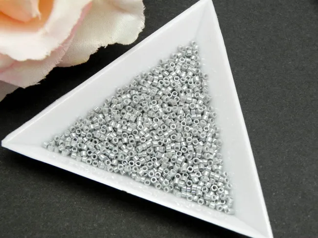 Miyuki delica 11/0 opaque ghost grey luster (5g)