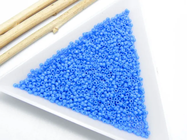 Toho rotunde 15/0 opaque cornflower (5g)