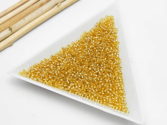 Toho rotunde 15/0 silver lined lt topaz (5g)