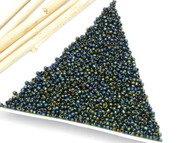 Toho rotunde 15/0 metallic iris green (5g)