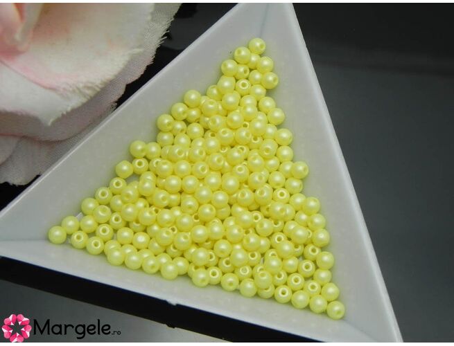 Perle cehia 3mm powder pastel yellow (10buc)