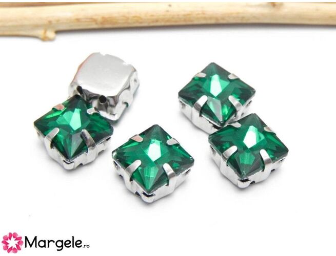 Distantier montee cu rhinestone de cristal 8x8mm emerald