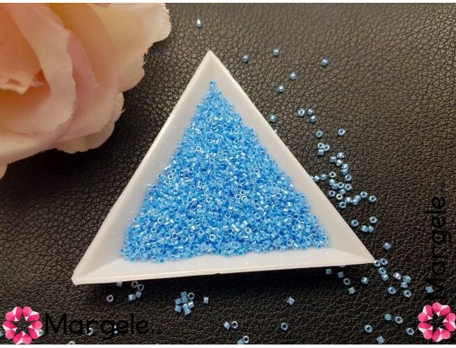 Miyuki delica 11/0 light blue lined crystal ab (5g)